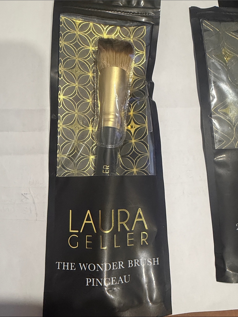 Laura Geller The Wonder Brush in Gold and Black brand new